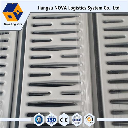 Plate-forme multi-niveaux à un entrepôt